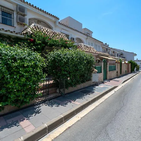 Sunny With Pool & Private Terrace Prázdninový dům