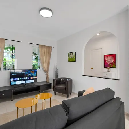 Сasa de vacaciones Sunny With Pool & Private Terrace
