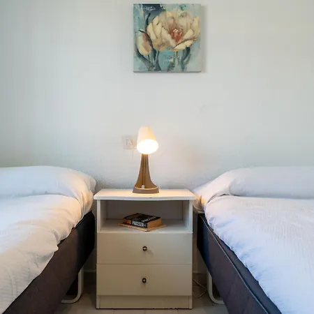 Sunny With Pool & Private Terrace Дом отдыха Фуэнхирола