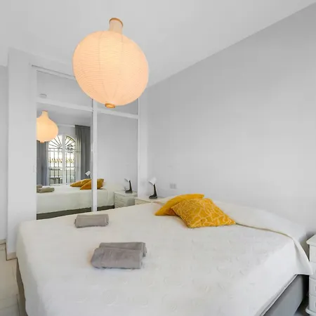 Sunny With Pool & Private Terrace Дом отдыха *