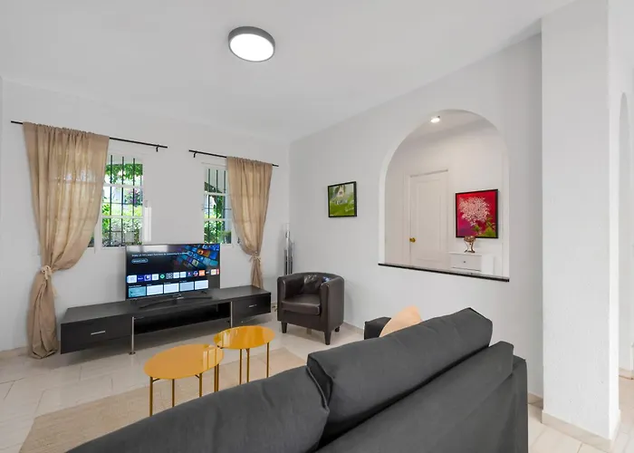 Semesterbostad 3Br Villa Fuengirola Quiet Area Terrace Pool